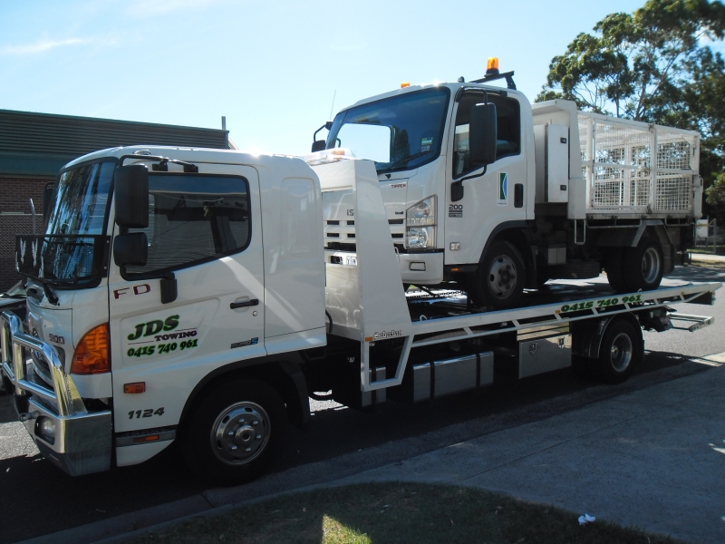 JDS Towing Towing Large Vehicles